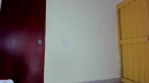 Snapshot of kiwi_mmm chatting on 09-23-25, 10:35 kiwi_mmm online show from 09-23-25, 10:35