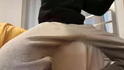 kiwibulge123 online show from 04-01-26, 08:28