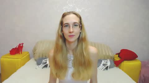 Snapshot of klaryevans chatting on 12-04-24, 08:34 Klary online show from 12-04-24, 08:34