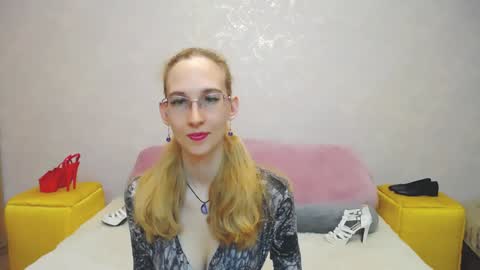 Snapshot of klaryevans chatting on 12-06-24, 10:05 Klary online show from 12-06-24, 10:05