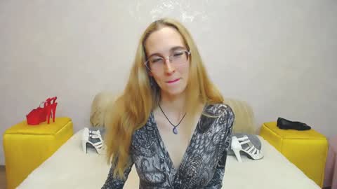 Snapshot of klaryevans chatting on 12-07-24, 11:18 Klary online show from 12-07-24, 11:18