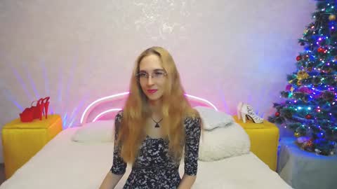 Snapshot of klaryevans chatting on 12-19-24, 11:18 Klary online show from 12-19-24, 11:18