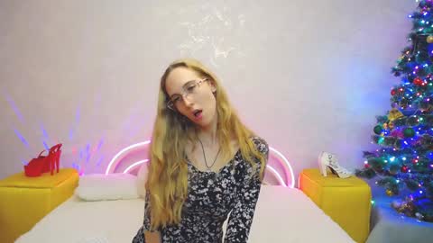 Snapshot of klaryevans chatting on 12-21-24, 04:36 Klary online show from 12-21-24, 04:36