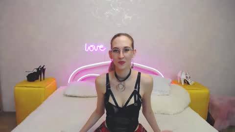 Snapshot of klaryevans chatting on 02-17-25, 06:04 Klary online show from 02-17-25, 06:04