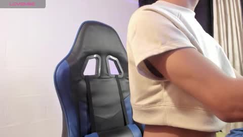 Snapshot of kleo_helenos chatting on 11-27-25, 11:29 KLEO online show from 11-27-25, 11:29