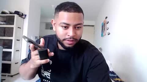 Snapshot of kleyton336 chatting on 11-01-25, 05:04 kleyton online show from 11-01-25, 05:04