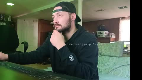 Snapshot of klou502 chatting on 02-25-25, 07:47 LOUiViLAN online show from 02-25-25, 07:47