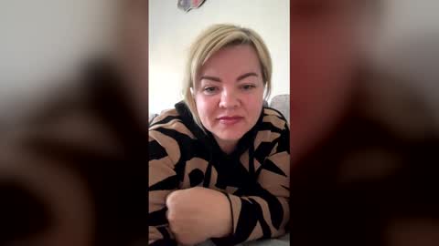 klubnichka2 online show from 04-23-26, 03:47