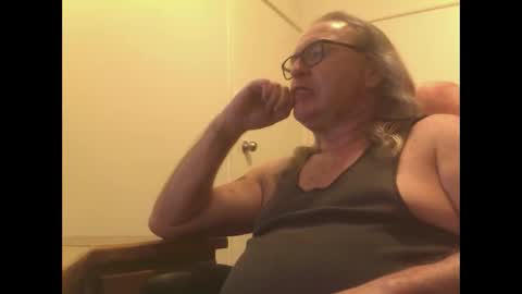 Snapshot of knobout chatting on 02-25-26, 10:36 knobout online show from 02-25-26, 10:36