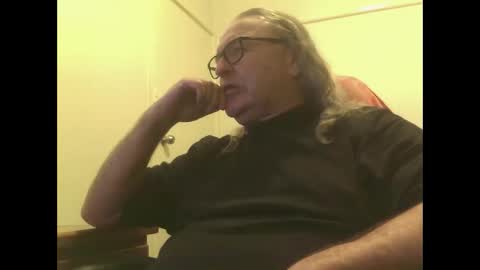 Snapshot of knobout chatting on 04-22-26, 10:50 knobout online show from 04-22-26, 10:50