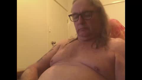 Snapshot of knobout chatting on 04-27-26, 10:24 knobout online show from 04-27-26, 10:24