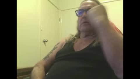 Snapshot of knobout chatting on 04-30-26, 01:28 knobout online show from 04-30-26, 01:28