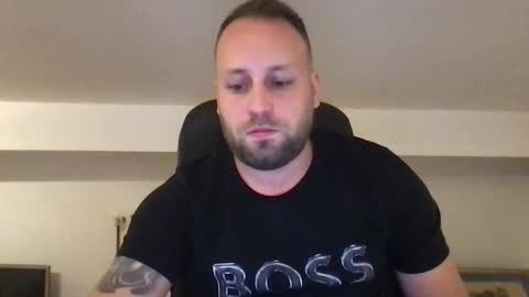 hugo online show from 10-12-25, 04:00