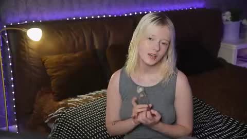 Snapshot of kofimoon chatting on 07-13-26, 10:34 Kofi online show from 07-13-26, 10:34