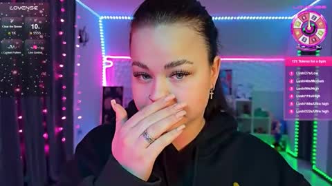 Mia online show from 02-14-26, 12:18