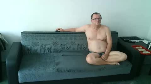 Snapshot of komputer123456789 chatting on 12-28-24, 08:05 Bogdan online show from 12-28-24, 08:05