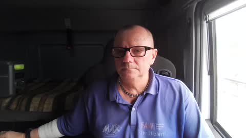 Snapshot of komputer123456789 chatting on 02-11-25, 02:35 Bogdan online show from 02-11-25, 02:35