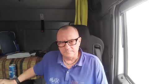 Snapshot of komputer123456789 chatting on 02-15-25, 10:44 Bogdan online show from 02-15-25, 10:44