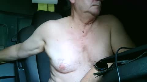 Snapshot of komputer123456789 chatting on 11-08-25, 10:04 Bogdan online show from 11-08-25, 10:04