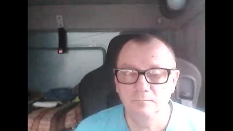 Snapshot of komputer123456789 chatting on 11-15-25, 08:44 Bogdan online show from 11-15-25, 08:44