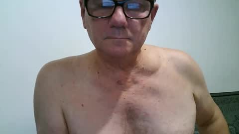 Snapshot of komputer123456789 chatting on 11-20-25, 10:42 Bogdan online show from 11-20-25, 10:42