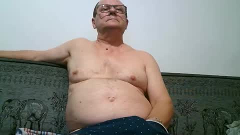 Snapshot of komputer123456789 chatting on 11-24-25, 08:19 Bogdan online show from 11-24-25, 08:19