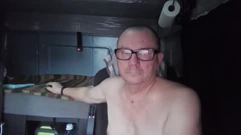 Snapshot of komputer123456789 chatting on 12-14-25, 02:11 Bogdan online show from 12-14-25, 02:11