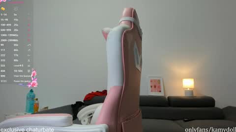Snapshot of komydoll chatting on 09-19-25, 10:32 kamydoll online show from 09-19-25, 10:32