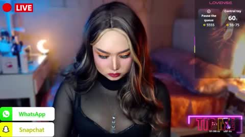 Snapshot of koreandollts chatting on 10-27-25, 12:58 MISS ALICIA online show from 10-27-25, 12:58