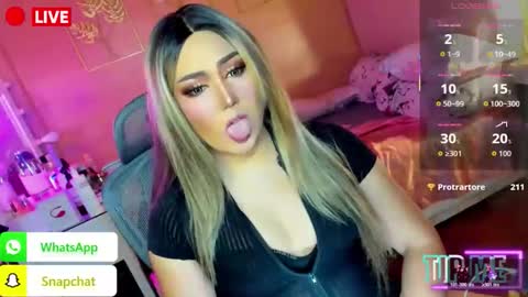 Snapshot of koreandollts chatting on 10-29-25, 02:14 MISS ALICIA online show from 10-29-25, 02:14