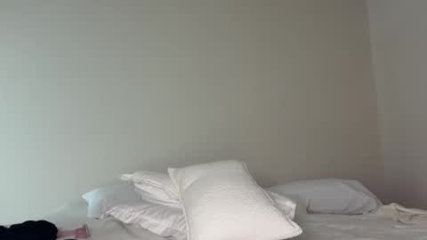Snapshot of korinaluvv chatting on 04-20-26, 12:02 Korina online show from 04-20-26, 12:02