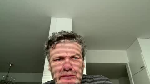 kovapoika online show from 10-10-25, 02:49