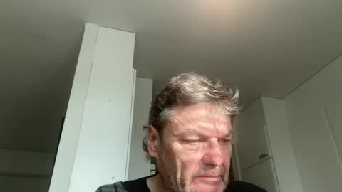 kovapoika online show from 10-20-25, 01:00