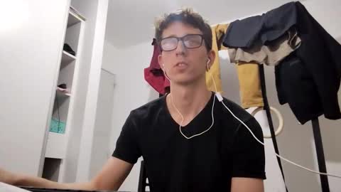 Facu online show from 10-21-25, 12:22