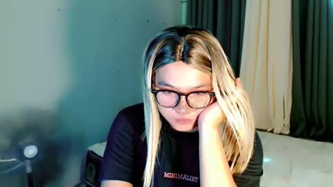 Snapshot of krezikeed chatting on 05-09-26, 01:11 krezikeed online show from 05-09-26, 01:11