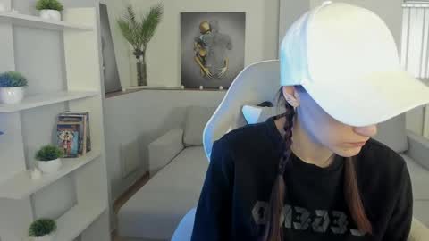 Snapshot of krisdoeill chatting on 04-19-26, 02:22 krisdoeill online show from 04-19-26, 02:22