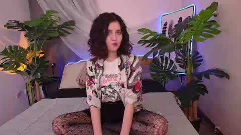 Snapshot of krissy_sins chatting on 11-17-25, 02:12 Krissy online show from 11-17-25, 02:12