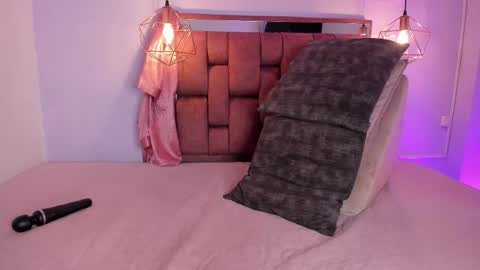 Snapshot of kristakinnky chatting on 03-26-26, 11:49 BETANIA online show from 03-26-26, 11:49