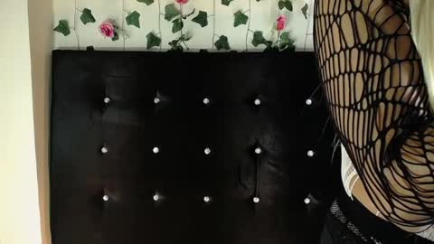 Snapshot of kristal_queen01 chatting on 04-25-26, 01:41 kristal_queen01 online show from 04-25-26, 01:41