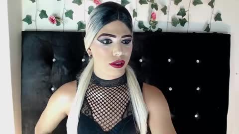 Snapshot of kristal_queen01 chatting on 06-12-26, 10:14 kristal_queen01 online show from 06-12-26, 10:14