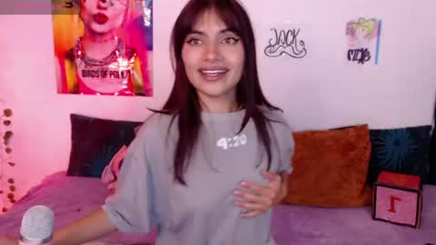 Snapshot of kristel_sweet chatting on 06-08-26, 01:11 ReadMyBio online show from 06-08-26, 01:11