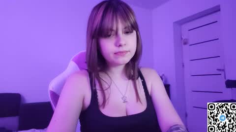 Snapshot of kristibloom chatting on 11-06-25, 06:09 Christie online show from 11-06-25, 06:09