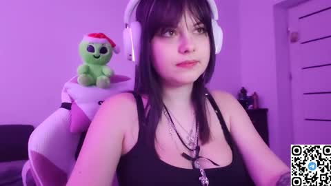 Snapshot of kristibloom chatting on 11-17-25, 09:09 Christie online show from 11-17-25, 09:09