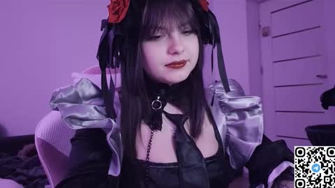 Snapshot of kristibloom chatting on 11-19-25, 10:10 Christie online show from 11-19-25, 10:10