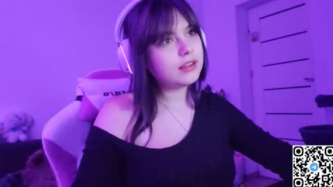 Snapshot of kristibloom chatting on 11-23-25, 09:14 Christie online show from 11-23-25, 09:14