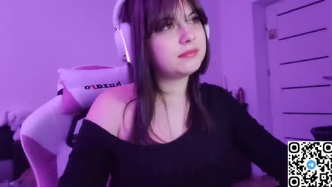 Snapshot of kristibloom chatting on 12-03-25, 08:40 Christie online show from 12-03-25, 08:40