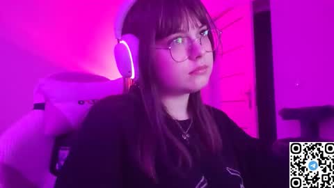 Snapshot of kristibloom chatting on 12-14-25, 10:36 Christie online show from 12-14-25, 10:36