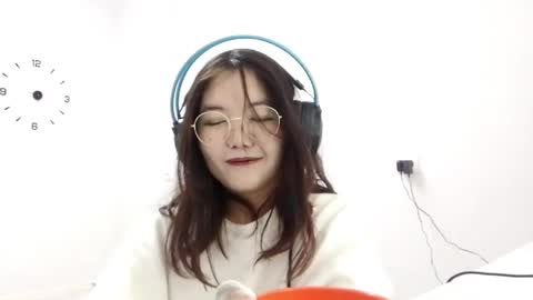 Snapshot of kristimanes chatting on 04-15-26, 02:46 Rin online show from 04-15-26, 02:46