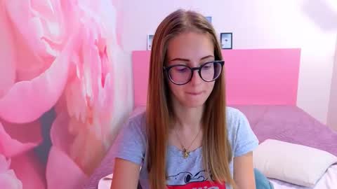 Snapshot of kristina_adel chatting on 09-25-25, 08:40 Kristina Adel online show from 09-25-25, 08:40