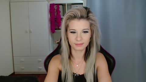 KristineAmore online show from 10-28-25, 03:58